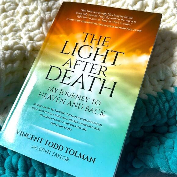 Other - 3/$13🍁'The Light After Death', Paperback